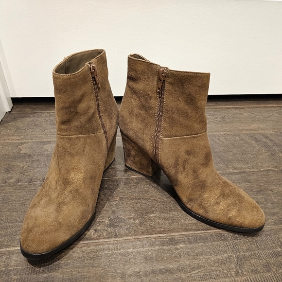 Vaneli Suede Ankle Women's Boot sz 9 - Picture 8 of 9